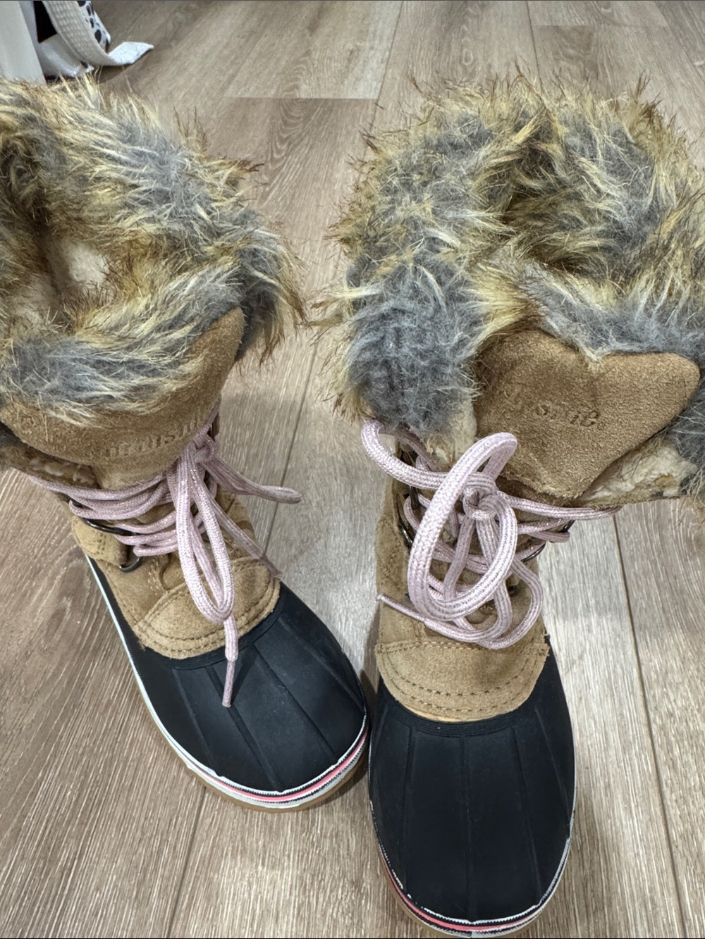 Girls Northside Faux-Fur, thinsulate winter boots with Pink sparkly Laces